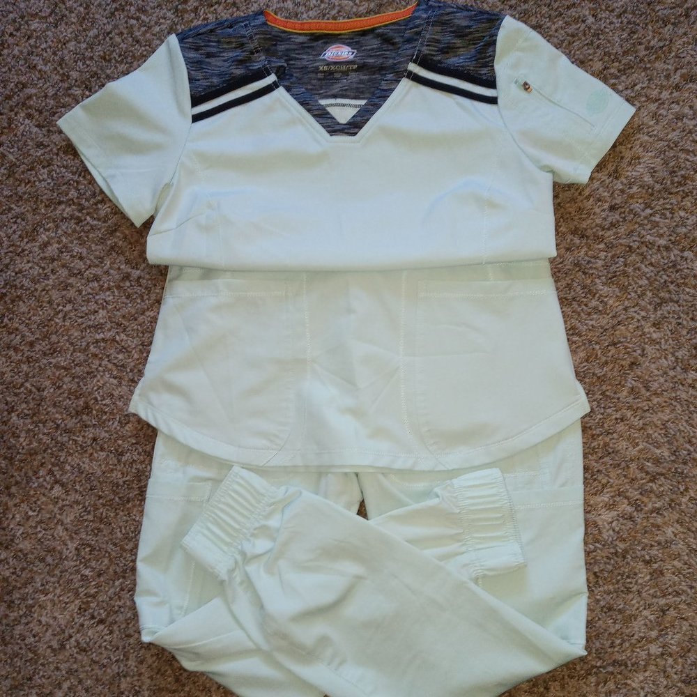 Dickies Dynamix Women's Scrub Top & Jogger Pants - SET